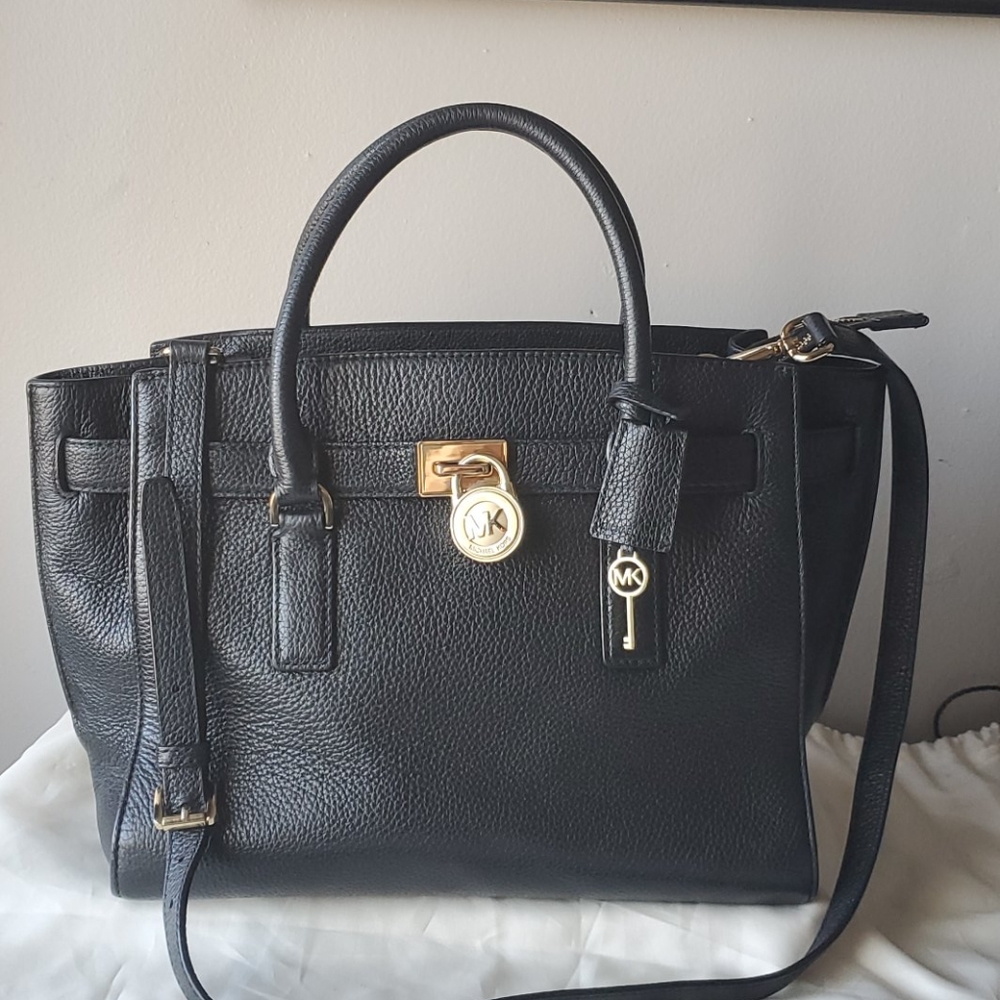 ⭐ 💯 Authentic Michael Kors Leather Handbag